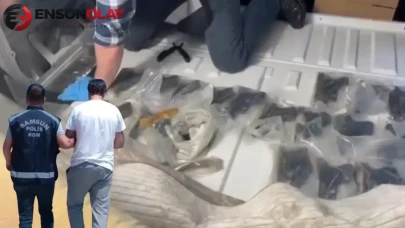 Samsun'da aracın gizli bölmesinden 47 ruhsatsız tabanca çıktı : 1 tutuklama