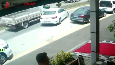 Bolu'da park manevrası yapan otomobile kamyon çarptı