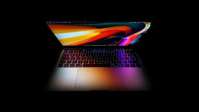 Yeni MacBook Pro Modeli Beklenenden Önce Raflardaki Yerini Alacak