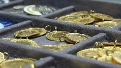 Altın fiyatlarındaki düşüş devam ediyor mu? Uzmanlardan Fed uyarısı
