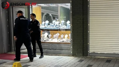 Ordu'da kuyumcudan çaldıkları altınları satmaya çalışırken yakalandılar
