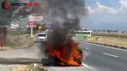 Erzincan'da seyir halindeki otomobil yandı