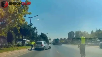 Konya'da arızalanan otomobil yolda kaldı : Polis ekipleri sürücünün yardımına koştu