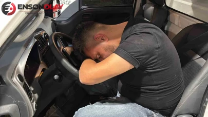 11 kat fazla alkollü çıktı, direksiyonda sızdı! Pompacı POS cihazıyla ambulansa koştu