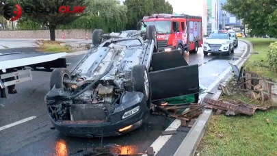 Ataşehir'de Kaldırıma Çarpan Otomobil Takla Attı: 2 Kişi Yaralandı