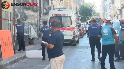 Fatih'te bina kısmen çöktü : 2 işçi yaralandı