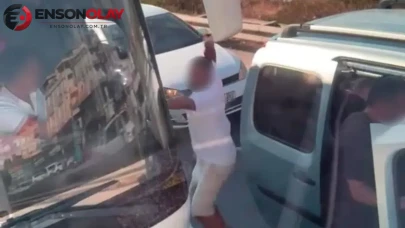 Antalya'da emniyet şeridinden geçemeyince otobüs şoförüne saldırdılar