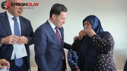 Türkiye Ahıska Türklerine kucak açtı! Bakan Çiftçi: Soydaşlarımızın kimlik kartlarını teslim ettik