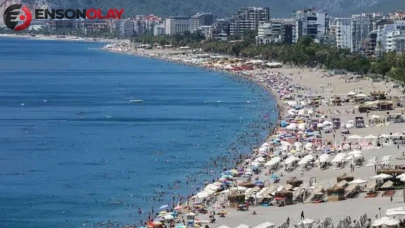 Antalya'da sıcak hava : Vatandaşlar ve turistler sahile koştu