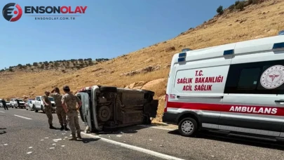 Mardin Nusaybin'de hafif ticari araç takla attı : 1 ölü, 1 yaralı