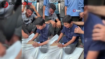 Gazze'de sözün bittiği yer! İsrail'in katlettiği kuzeninin başında Kur'an okudu