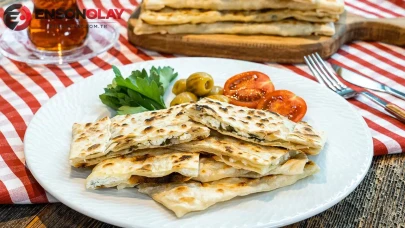 Kahvaltı sofralarının eski şampiyonu gözlemeler yeniden popüler oldu : İşte tarifi