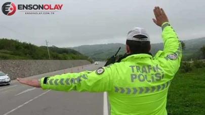 Elazığ'da Trafiği Tehlikeye Atan Otomobilin Sürücüsü Kameraya Yakalandı