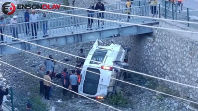 Çorum'da diyaliz hastalarını taşıyan araç çay yatağına devrildi : 5 yaralı