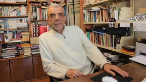 Ünlü yönetmen ve senarist Ali Özgentürk'ün ölümüyle ilgili detaylar açıklandı. Peki, Ali Özgentürk kimdi ve neden vefat etti?