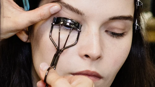 “Boneless Lashes” Güzellik Trendi