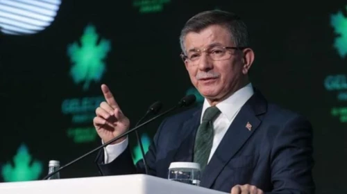 Davutoğlu, Özgür Özel'e yönelik saldırıyı kınadı: "Demokrasiye ve fikir özgürlüğüne yapılmış bir saldırıdır"