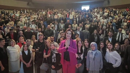 Hülya Koçyiğit’e ‘Yaşam Boyu Onur Ödülü’
