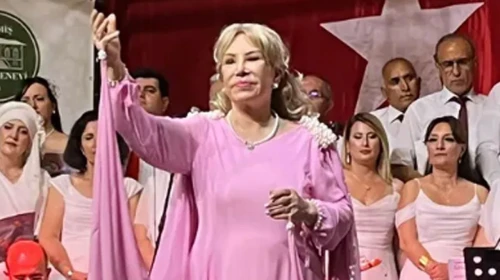İzmir Ödemiş'te sanatçı Bedia Akartürk'ten unutulmayacak sahne!