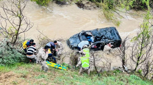 Otomobil dereye uçtu aynı aileden 1 çocuk öldü, 4 kişi yaralandı