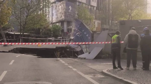 Sarıyer'de Yol Çöktü, Trafiğe Kapatıldı: Sürücüler İçin Uyarı!