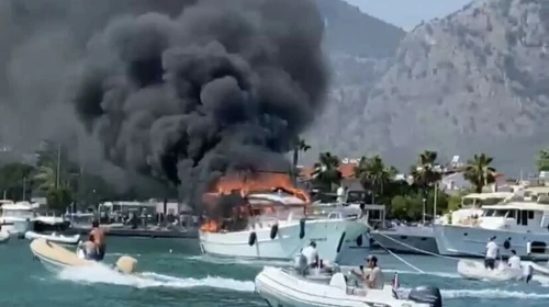 Muğla Fethiye'de marinada demirli motoryatta yangın