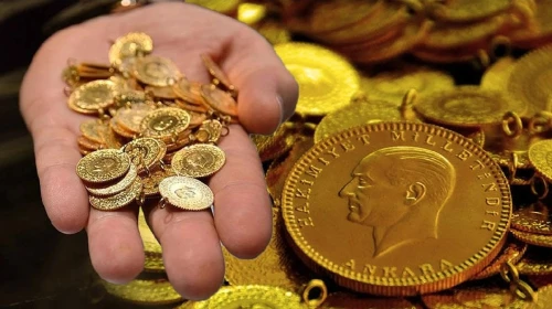 Cuma günü pazar yerinde ilginç bir olay yaşandı: Dananın kuyruğu koparak şaşkınlık yarattı