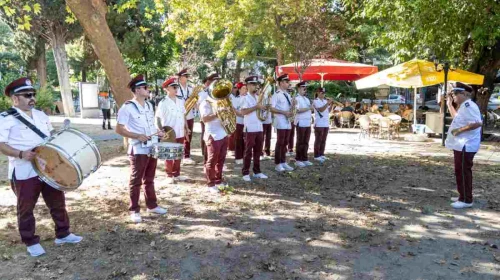 Karşıyaka Belediye Bandosu, şehrin dört bir yanında sokak konserleri vermeye başladı!