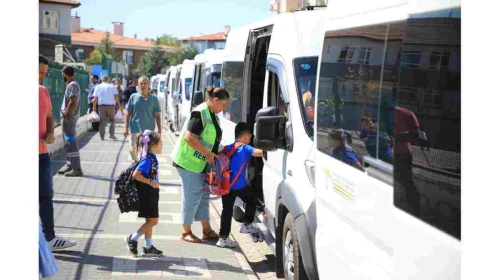 Büyükşehir Belediyesi, öğrenciler için güvenli ve konforlu ulaşım imkanı sunuyor