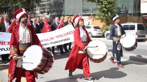 Davul sevgisi Ayşe Ezer'i mehter takımına taşıdı