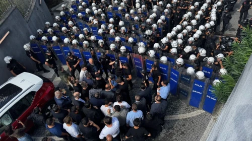 Uluslararası Basında CHP İstanbul İl Başkanlığı'na Yönelik Baskılar Tartışılıyor