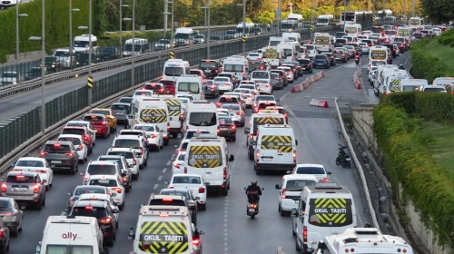 İstanbul Valiliği, Eğitim Yılı Başlangıcındaki Trafik Yoğunluğunu Azaltmak İçin Özel Saat Düzenlemesi Yaptı