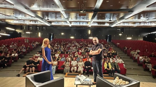 Kayseri ve Gaziantep'te festival heyecanı yaşandı! Züleyha Ortak ve Beyhan Budak isimli sanatçılara büyük ilgi gösterildi