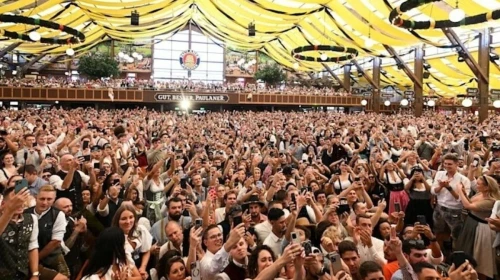 Münih'te Geleneksel Oktoberfest Kutlamaları Coşkuyla Başladı