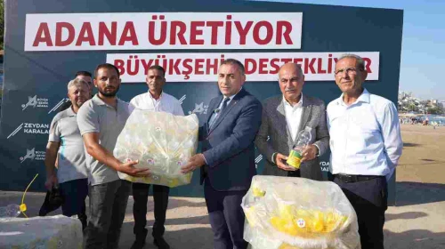Başkan Altıok, Yumurtalık Çiftçilerine İlaçlama Makinesi ve Feromon Tuzağı Desteği Sağladı