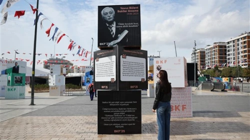 Türk Şair Yavuz Bülent Bakiler 4. Bağcılar Kitap Fuarı'nda Anılıyor