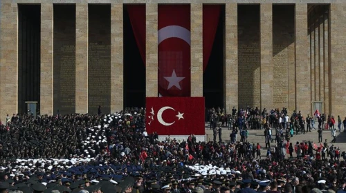 29 Ekim Cumhuriyet Bayramı resmi tatil olarak ilan edildi! 28 Ekim ise yarım gün olacak