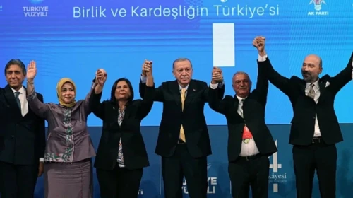 Belediye Başkanlarının Parti Değişiklikleri Toplumda Tartışma Yarattı