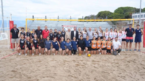 Burhaniye’de Geleneksel Ören Atatürk Kupası Plaj Voleybolu Turnuvası başladı
