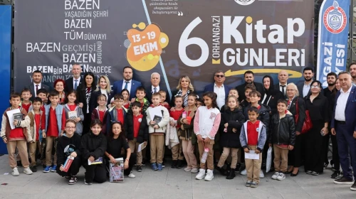 Büyükşehir Belediyesi'nin düzenlediği 'Cumhuriyet Ne Demek?' kampanyası Bursalılar tarafından büyük ilgi gördü