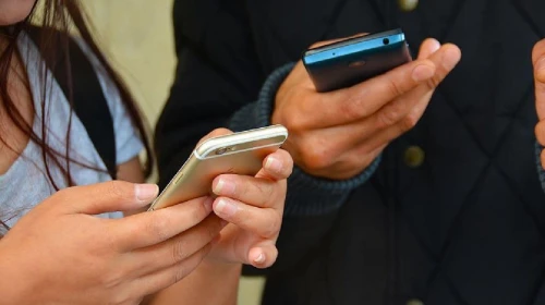 Cep telefonunuzu paylaşmadan önce iki kez düşünün! Her şey bir anda olup bitiyor, hesaplar anında boşalıyor
