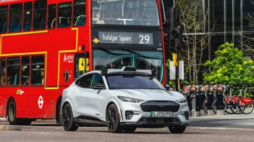 Londra'nın Sokaklarına Yapay Zeka Dokunuşu! Sürücüsüz Araçlar Artık Yollarda Boy Gösterecek