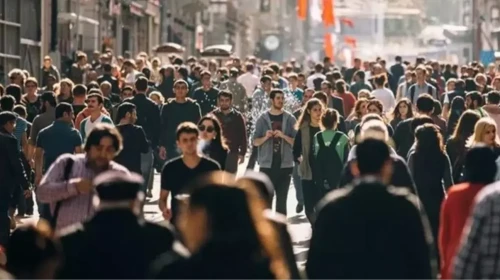 Türkiye'de Kadın ve Erkek Nüfusu Arasındaki Fark Giderek Azalıyor: TÜİK Son Verileri Yayınladı!