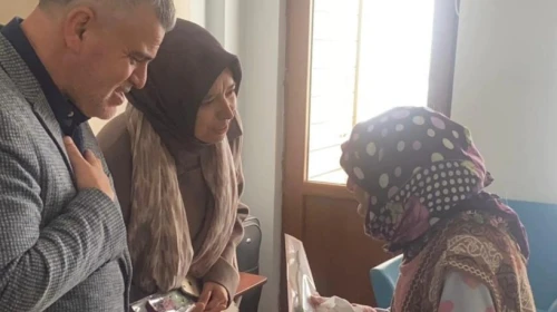 Artvin'de Huzurevi Ziyareti: Yaşlılara Güler Yüz ve Dualar Eşliğinde Destek