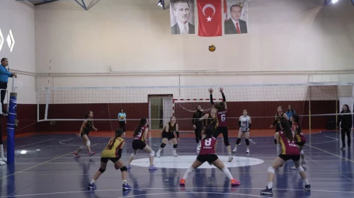 Trabzon'da Voleybol Küçük Kızlar İl Birinciliği Ödül Töreni Gerçekleşti: İskofya Birinci!