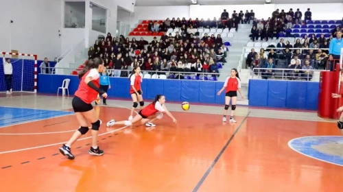Merkez İlçe Voleybol Gençler A Kız Birinciliğinde Heyecanlı Müsabakalar Tamamlandı