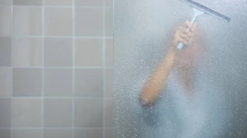 Banyodaki Nemi ve Kokuyu Yok Etmek İçin Etkili Doğal Çözüm! Himalaya Tuzu ile Rahat Bir Nefes Alın!