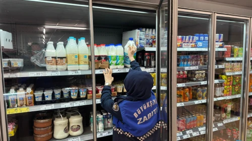 Büyükşehir Zabıtası, Tarihi Geçmiş Ürünlere El Koyarak İmha Etti