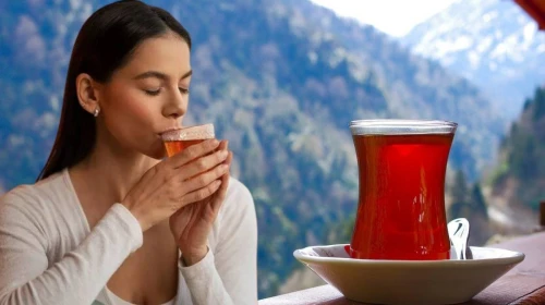 Çayın faydaları bilimsel olarak kanıtlandı: Özellikle kadınların kemik sağlığı için önemli!
