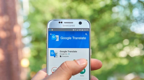 Google Translate’ın devrim niteliğindeki yeni adımı! Kulaklıklar artık canlı çeviri cihazına dönüşüyor
